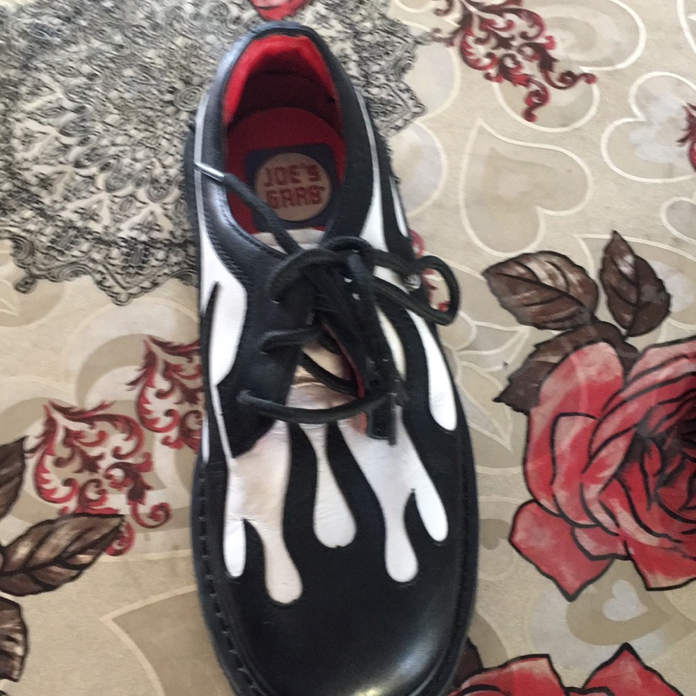 Shoes - Picture 2 of 3